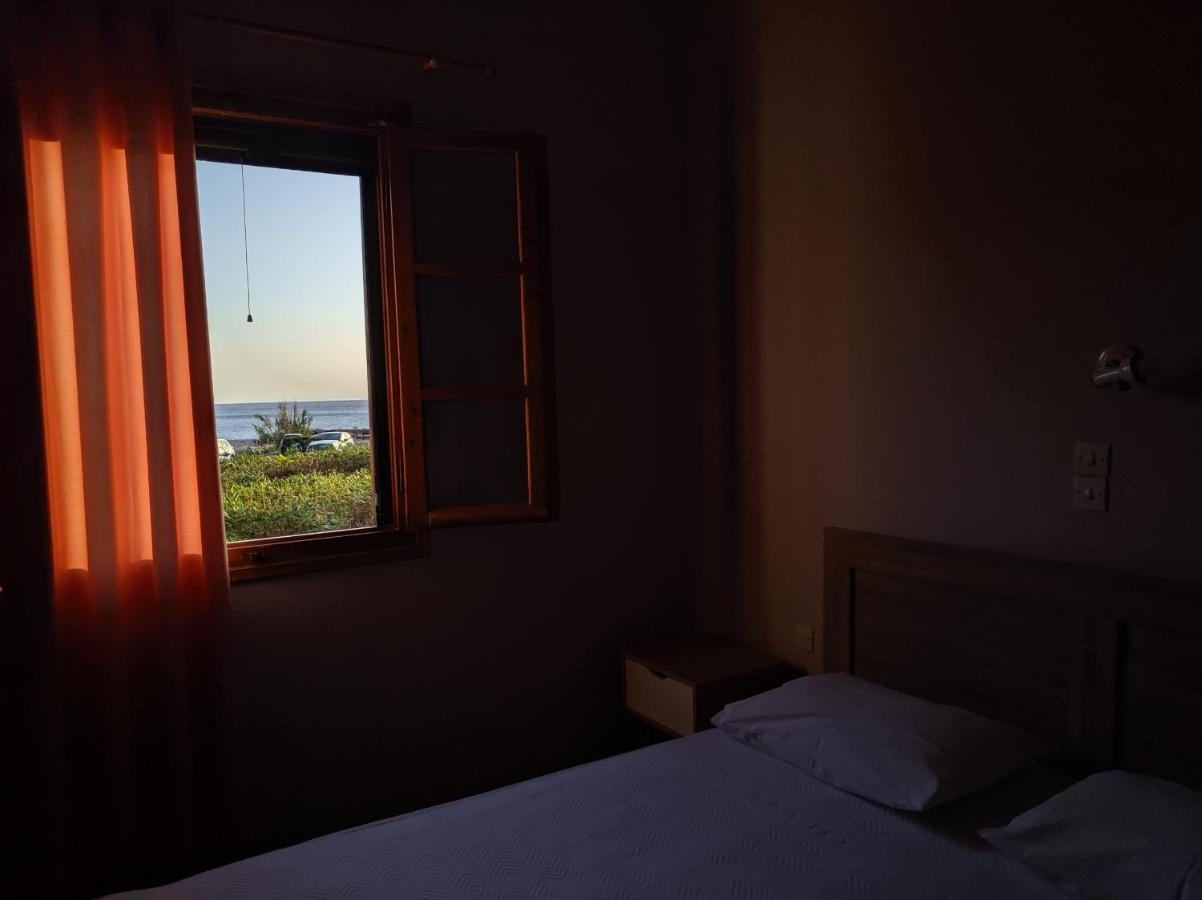 Apartmán Tramonto Nel Delfini Kini Exteriér fotografie