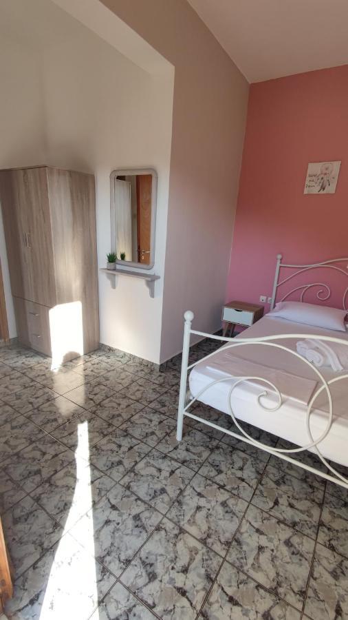 Apartmán Tramonto Nel Delfini Kini Exteriér fotografie