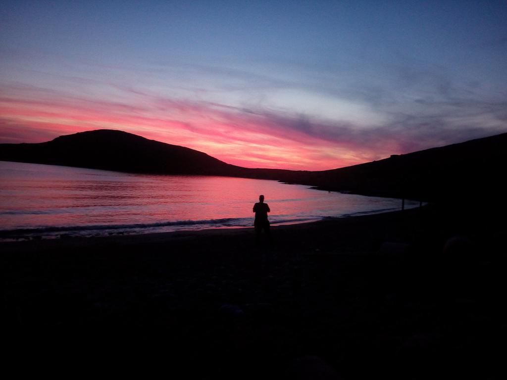 Apartmán Tramonto Nel Delfini Kini Exteriér fotografie