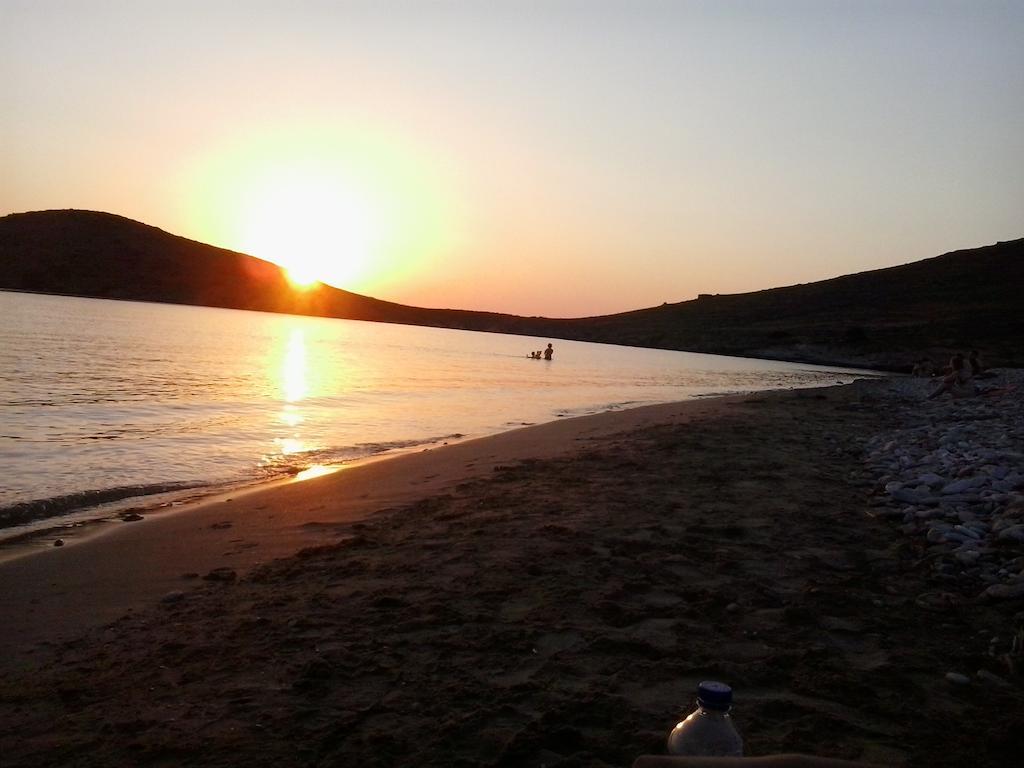 Apartmán Tramonto Nel Delfini Kini Exteriér fotografie