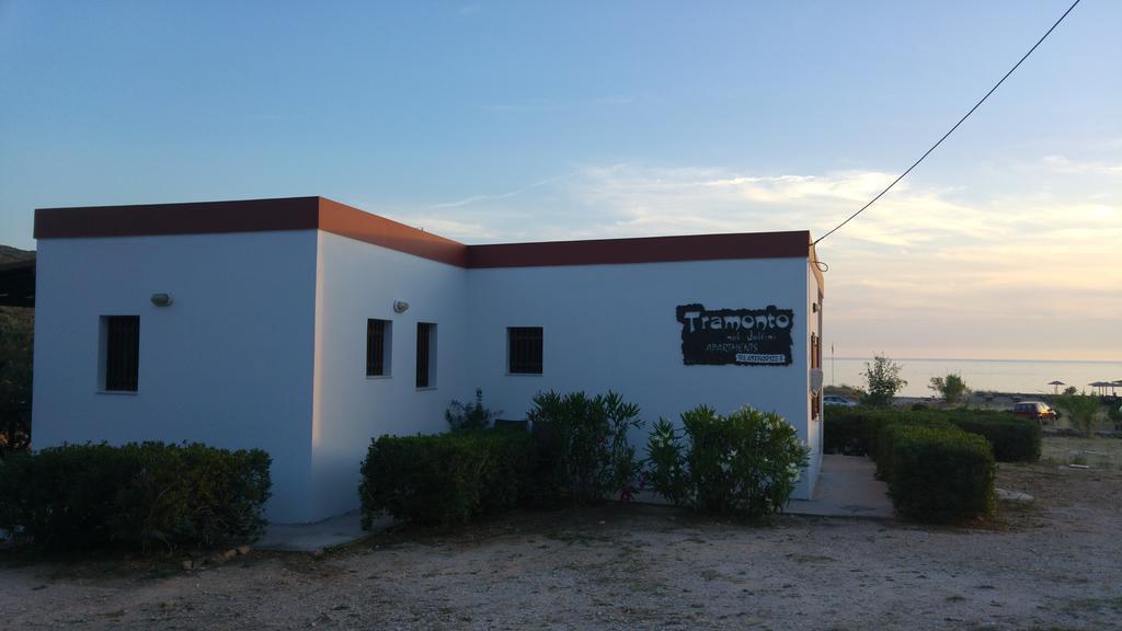 Apartmán Tramonto Nel Delfini Kini Exteriér fotografie