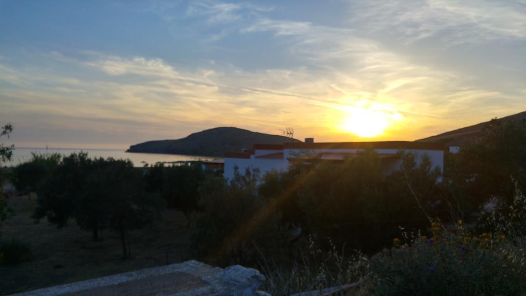 Apartmán Tramonto Nel Delfini Kini Exteriér fotografie