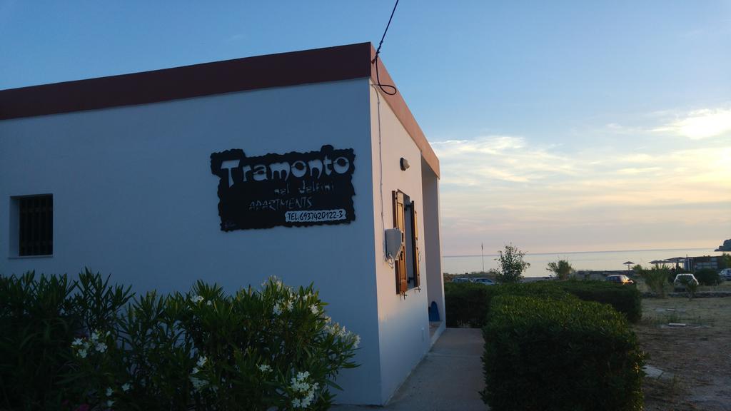 Apartmán Tramonto Nel Delfini Kini Exteriér fotografie