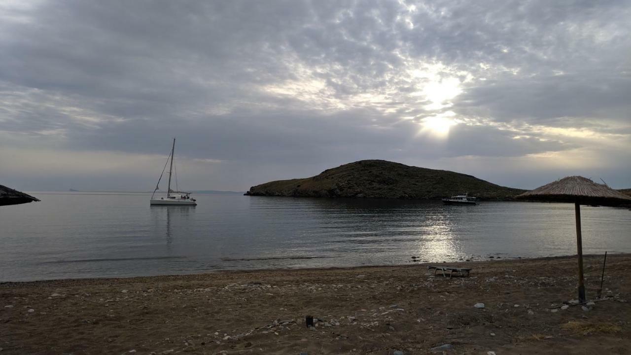 Apartmán Tramonto Nel Delfini Kini Exteriér fotografie